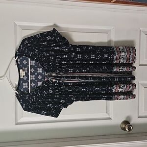 Multi colored womens short sleeved  top sizes 3x but fits more like 2x.